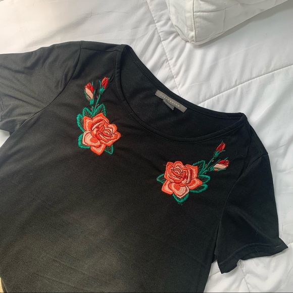 Rose Embroidered Casual Tee - Picture 4 of 8
